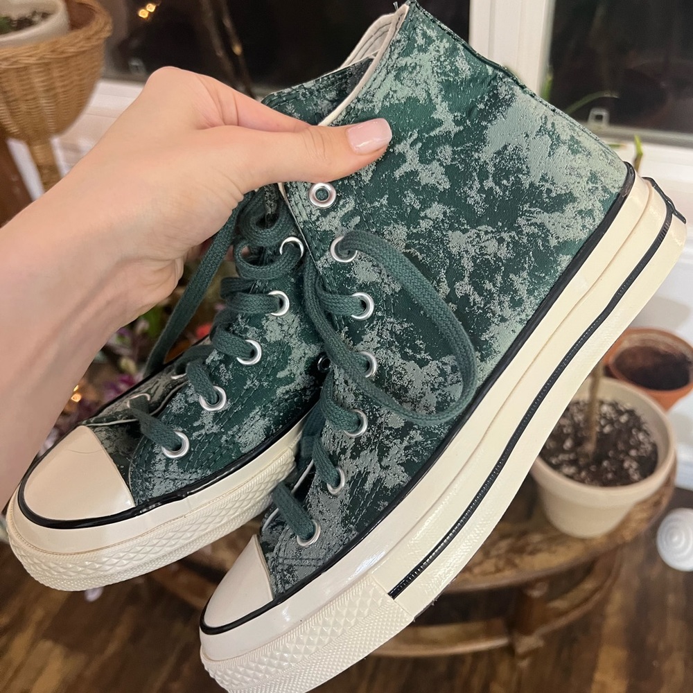 Forrest green converse!